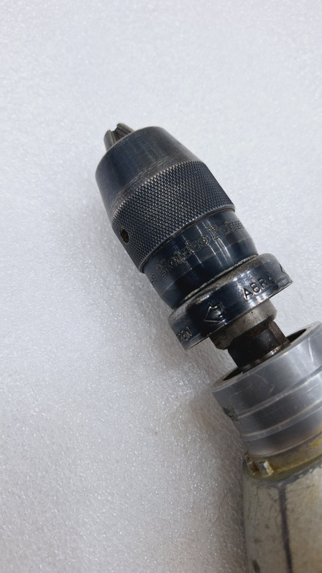 دریل گیربکسی ۷۱۰ وات متابو مدل SBE710 چکشی سه نظام صنعتی اتومات