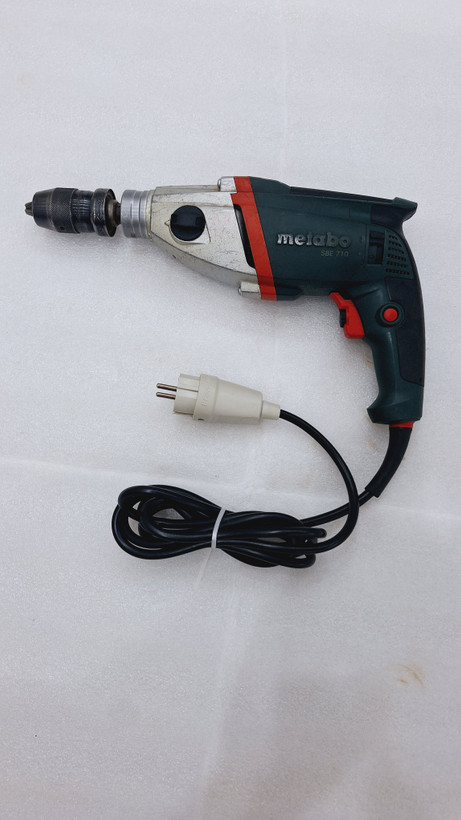دریل گیربکسی ۷۱۰ وات متابو مدل SBE710 چکشی سه نظام صنعتی اتومات