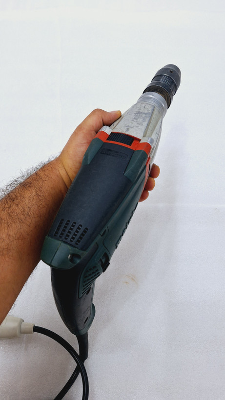 دریل گیربکسی ۷۱۰ وات متابو مدل SBE710 چکشی سه نظام صنعتی اتومات
