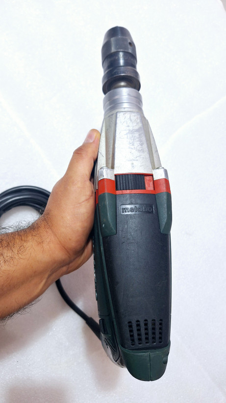 دریل گیربکسی ۷۱۰ وات متابو مدل SBE710 چکشی سه نظام صنعتی اتومات